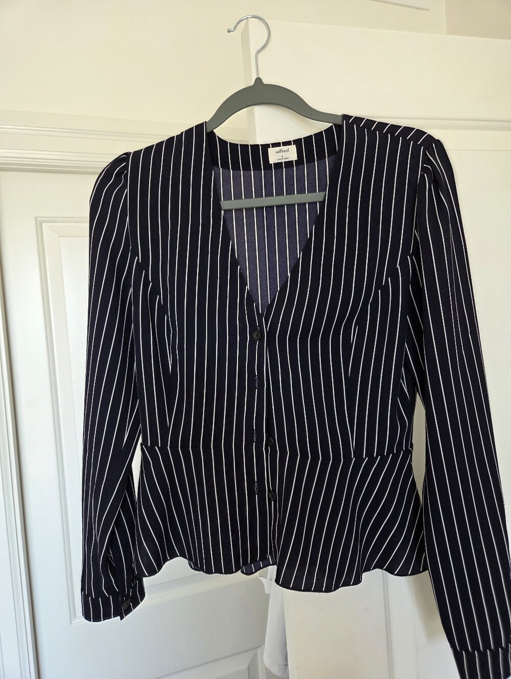 Wilfred Black With White Pinstripes V Neck Peplum Button Down Blouse Size 6